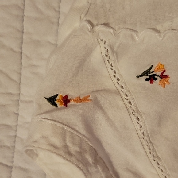 Lucky tee with button fron and floral bib. - Picture 6 of 6